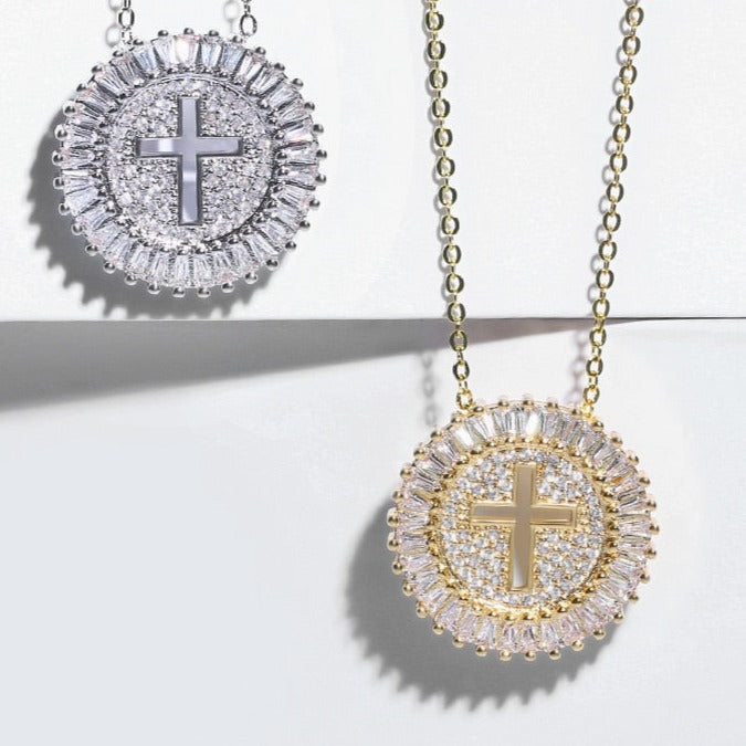 Colar Feminino Flor de Zircônia com Cruz Banhado a Ouro 18k