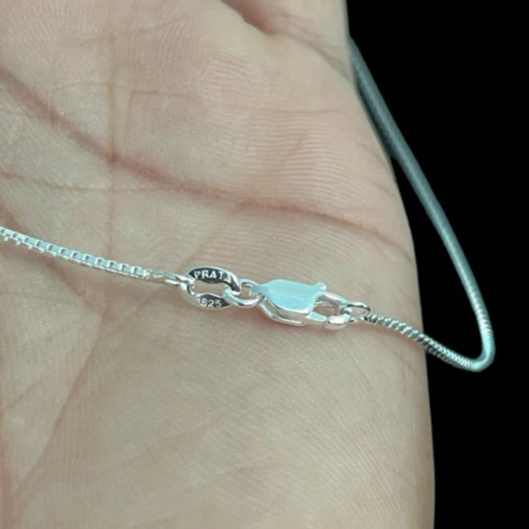 🍀 FortunaSteel™ – Corrente Masculina em Prata com Pingente de Trevo da Sorte