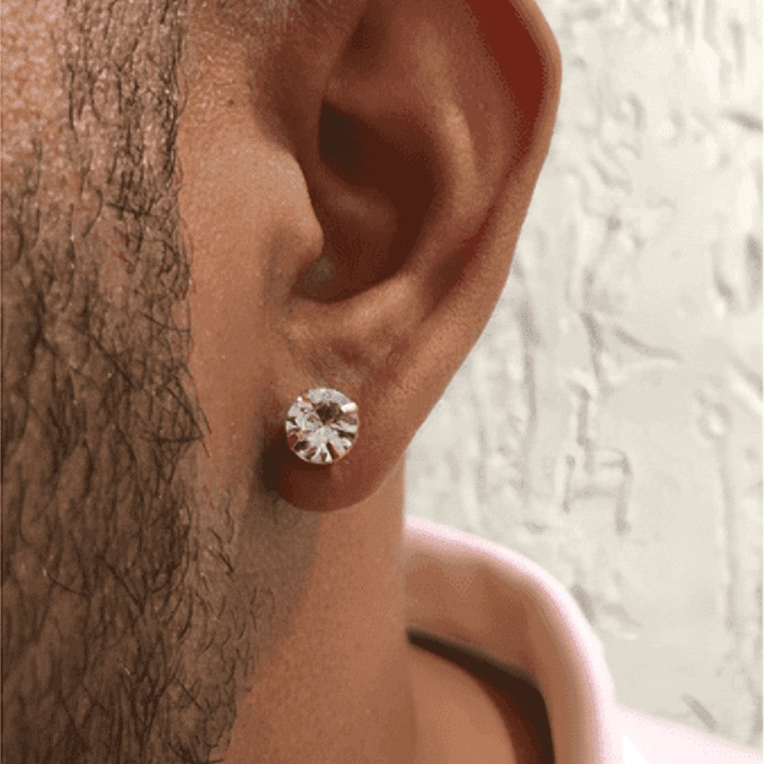 💎 GoldShine™ – Brinco de Pedra Cravejado Banhado a Ouro 18K Unissex