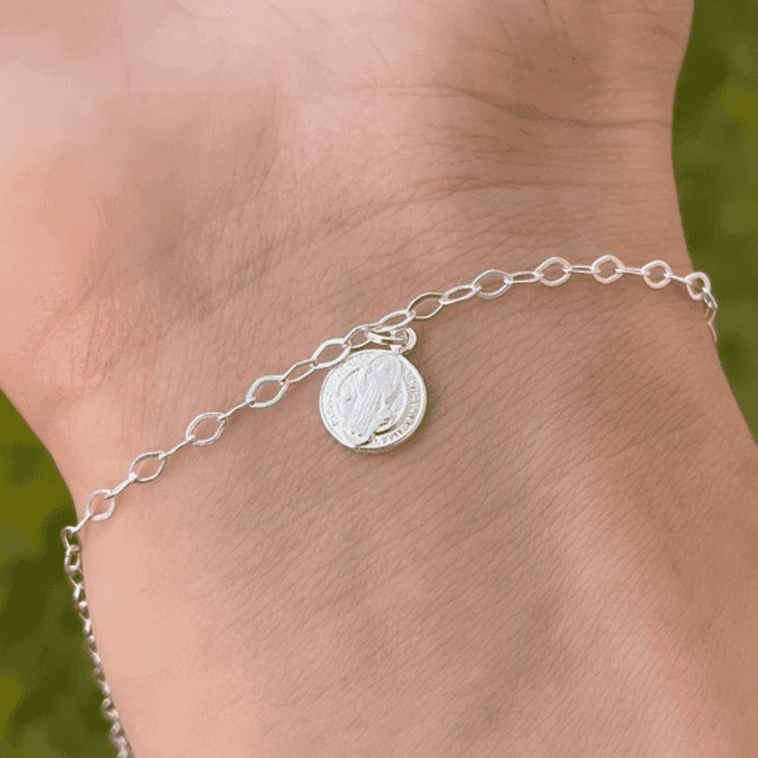 ✨ DivineProtect™ – Pulseira Feminina de Prata 925 com Medalha de São Bento
